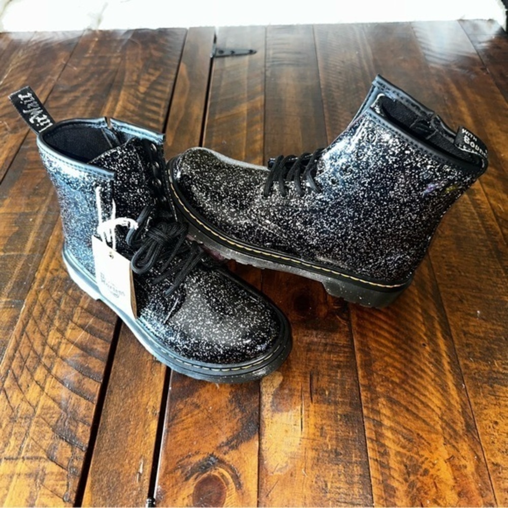 NWT Dr. Martens 1460 GLITTER LACE UP BOOTS COLOR:Black Cosmic Glitter Sz Youth 3